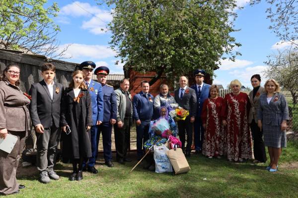 Поздравление ветерана с Днём Победы в Рославльском районе