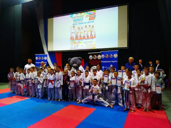 Турнир по каратэ в честь Дня защиты детей завершился успехом для рославльских спортсменов