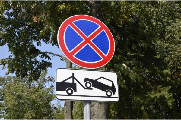 В Смоленске в районе авиационного завода установили новые ограничительные знаки для автотранспорта