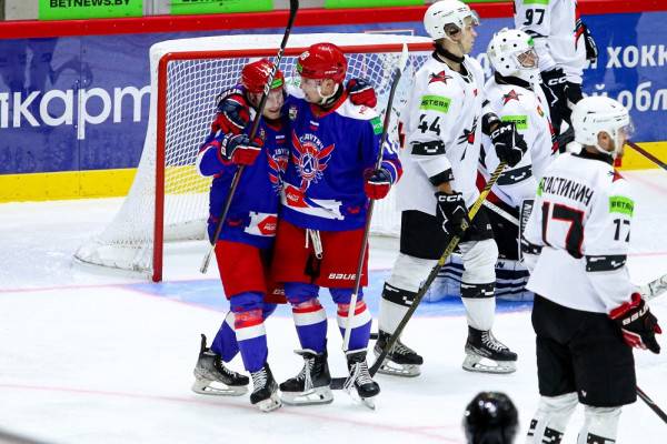 Смоленский «Славутич» выиграл очередной матч у «Авиатора» из Барановичей Смоленский «Славутич» выиграл очередной матч у «Авиатора» из Барановичей