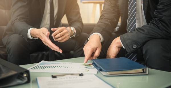 Встреча с предпринимателем о поддержке бизнеса и временных точках продаж в Рославле