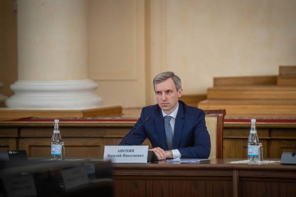 Василий Анохин: Необходимо кратно сократить дистанцию между чиновниками и жителями области