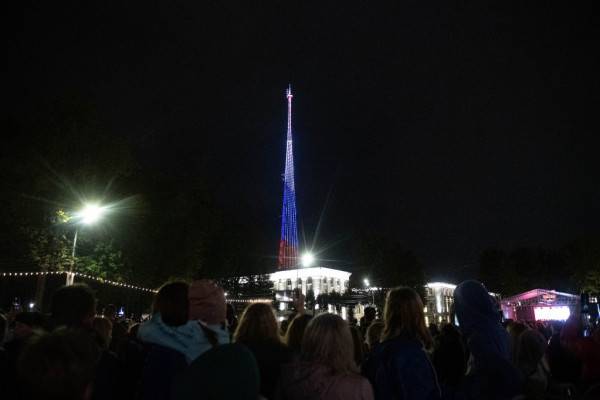 Праздничная иллюминация на смоленской телебашне в День единения народов Беларуси и России Праздничная иллюминация на смоленской телебашне в День единения народов Беларуси и России