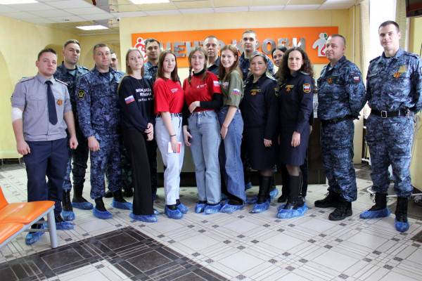 Смоленские приставы сдали кровь для пополнения банка крови в рамках акции «Семейный код донора». Смоленские приставы сдали кровь для пополнения банка крови в рамках акции «Семейный код донора».