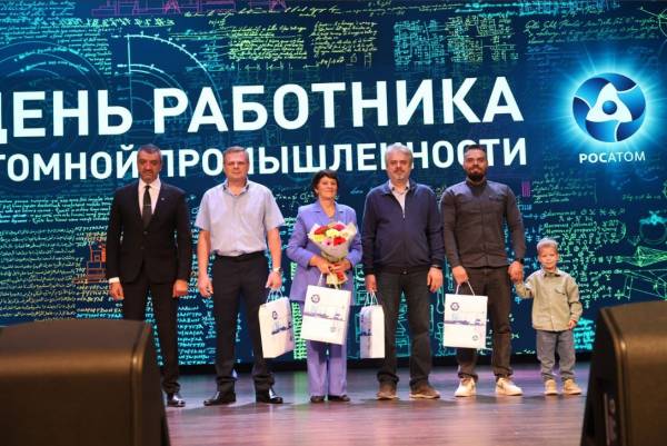 Смоленские атомщики провели профориентационные уроки «Династии — наша гордость» для школьников Смоленские атомщики провели профориентационные уроки «Династии — наша гордость» для школьников