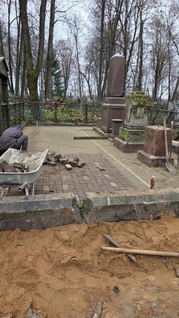 Реставрация семейного захоронения Мухина в Рославле
