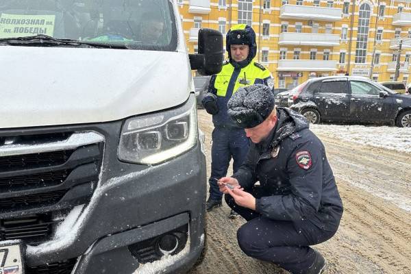 В Смоленске ГИБДД проверяет водителей маршруток