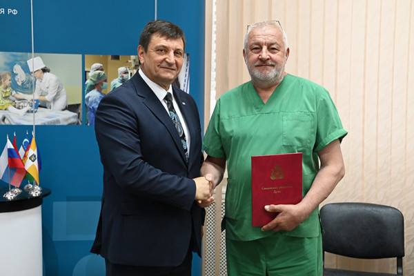 Игорь Ляхов поздравил медиков Федерального центра травматологии, ортопедии и эндопротезирования