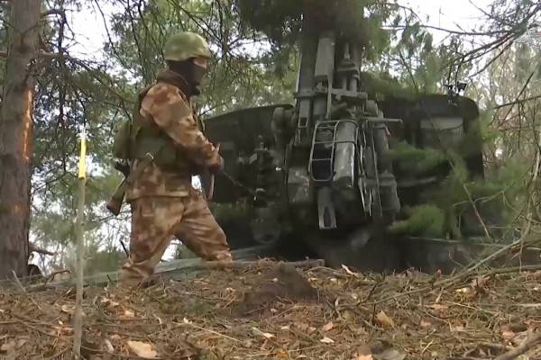 Кадры боевой работы гаубиц «Мста-Б» в зоне проведения спецоперации