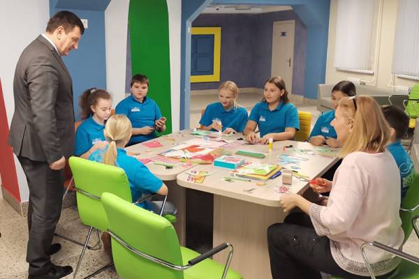 Игорь Ляхов навестил донбасских детей в оздоровительно-реабилитационном центре «Жемчужина» в Витебской области Игорь Ляхов навестил донбасских детей в оздоровительно-реабилитационном центре «Жемчужина» в Витебской области