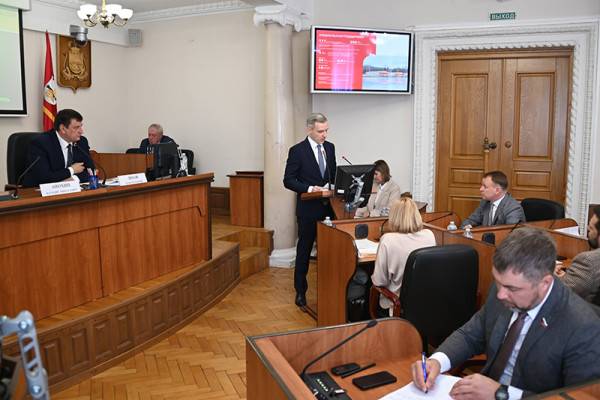 Заседание Смоленской областной Думы обсудило итоги работы правительства