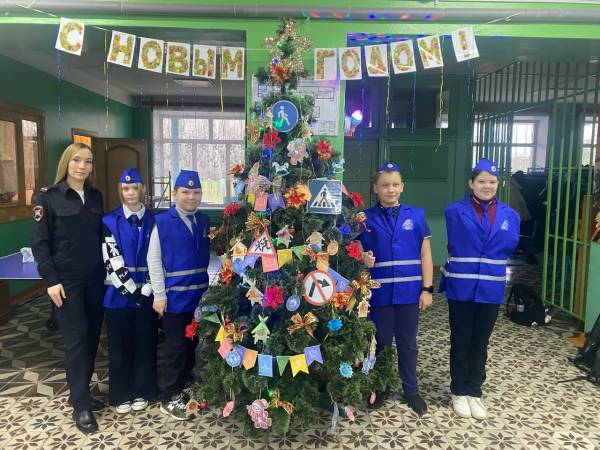 Школьники Рославля учатся безопасному поведению на дорогах