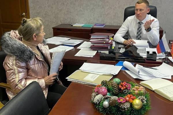 Олег Смоляков провёл приём жителей Вяземского района Олег Смоляков провёл приём жителей Вяземского района