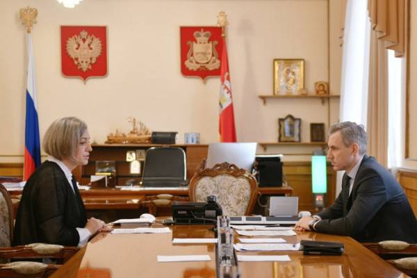 Василий Анохин провёл встречу с Уполномоченным по правам ребенка в Смоленской области Натальей Зуевой