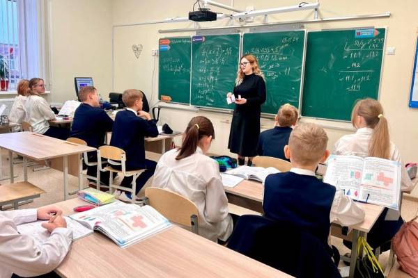 Учителя математики и английского языка стали участниками программы 