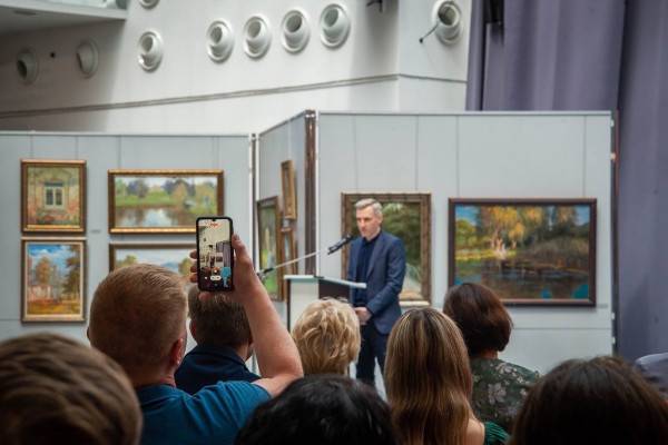 Врио Губернатора Смоленской области Василий Анохин выступил на Балу выпускников профессиональных образовательных организаций