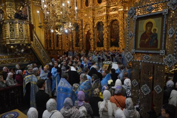 В Смоленске с большим почетом встретили Московский список Казанской иконы Божией Матери