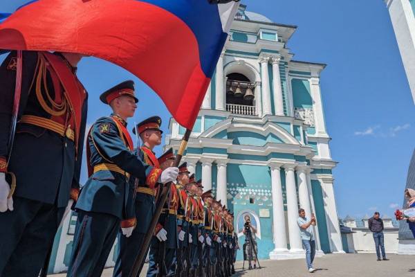 Смоленских военнослужащих поздравил Василий Анохин с их профессиональным праздником
