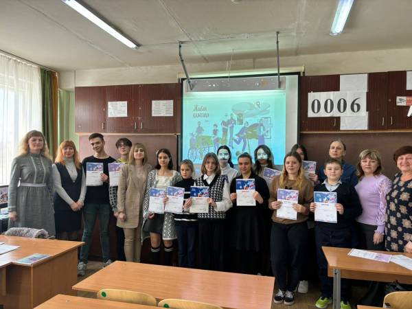 На школьном этапе Всероссийского конкурса юных чтецов «Живая классика» в Рославле были проведены соревнования