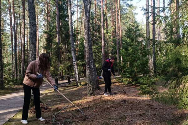 Смоляне убрали катынскую грязь