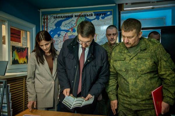 Полномочный представитель Президента России в ЦФО и врио Губернатора Смоленской области проверили работу пункта отбора контрактников