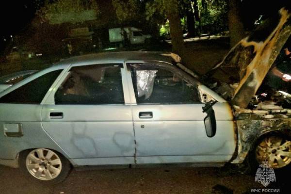 Ночью на улице на улице Маршала Соколовского в Смоленске горел «ВАЗ 2112»