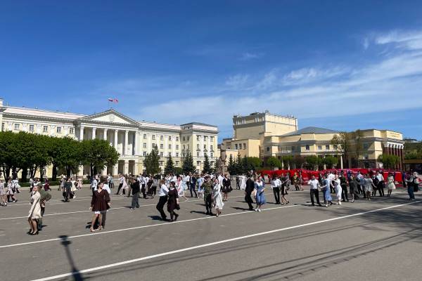 Танец Победы объединил молодежь Смоленска Танец Победы объединил молодежь Смоленска