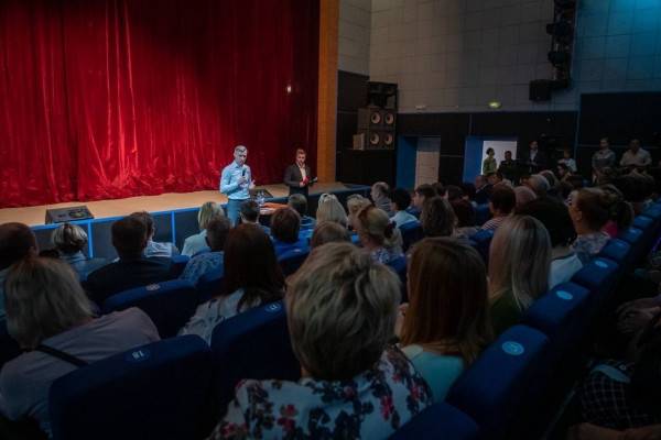 Василий Анохин провел встречу с жителями Десногорска