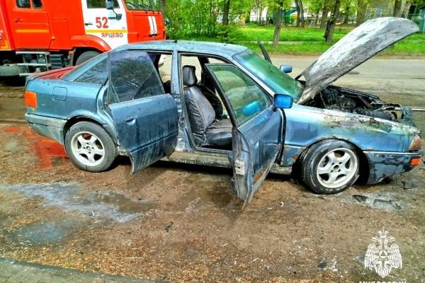Пожар в автомобиле в Ярцево: причины и последствия