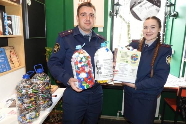 В Смоленской области сотрудники уголовно-исполнительной системы продолжают участвовать в экологических акциях