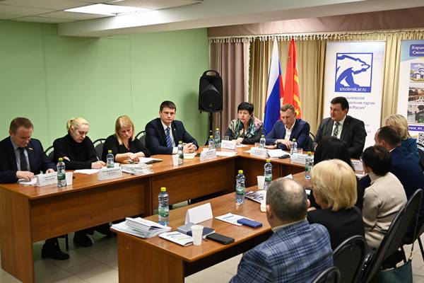 Жителям Кардымовского района рассказали о социальном контракте