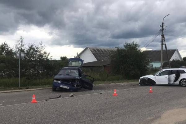 В Ярцеве столкнулись Audi и ВАЗ