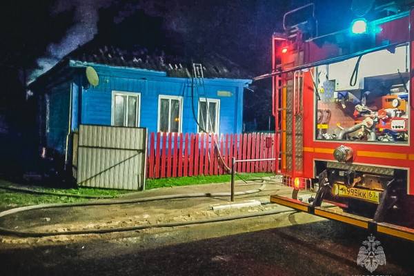 В посёлке Шумячи Смоленской области ночью горел частный дом
