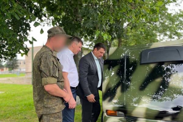 Для смоленских зенитчиков в зону СВО «Единая Россия» передала автомобиль 