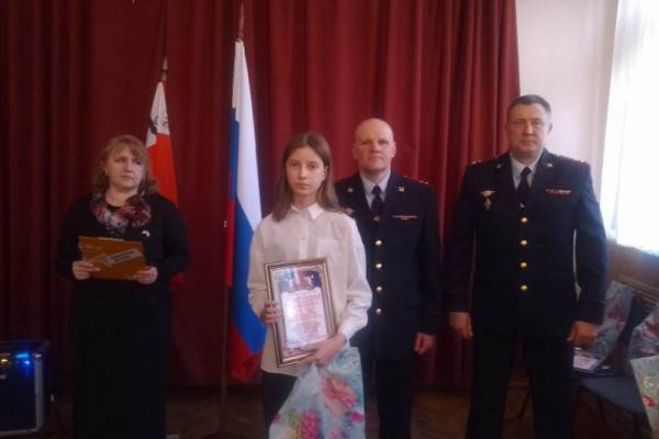 Победители конкурса рисунков «Женщины в погонах» получили награды