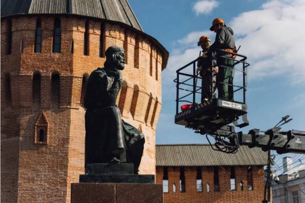 Ежегодная весенняя уборка памятников в Смоленске Ежегодная весенняя уборка памятников в Смоленске