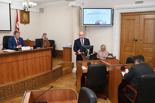 «Единая Россия»: в приоритете – работа с молодёжью Смоленщины «Единая Россия»: в приоритете – работа с молодёжью Смоленщины