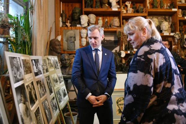 Василий Анохин посетил мастерскую Народного художника России Альберта Сергеева 5 февраля 2025г | Пресс-служба Администрации области Василий Анохин посетил мастерскую Народного художника России Альберта Сергеева 5 февраля 2025г | Пресс-служба Администрации области