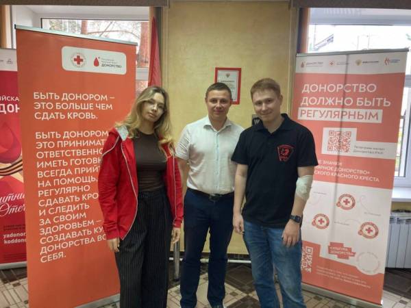 Смоленские коммунисты и комсомольцы активно сдают кровь