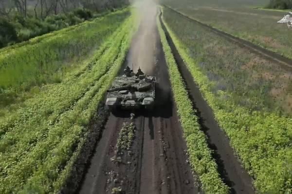 Кадры боевой работы экипажей Т-72Б3 в зоне СВО