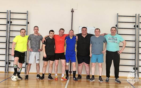 Игра между сотрудниками и ветеранами пожарной службы завершилась победой ветеранов Игра между сотрудниками и ветеранами пожарной службы завершилась победой ветеранов