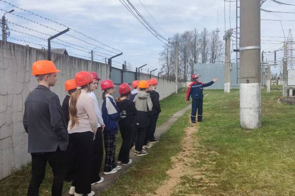 Энергетики Смоленска обучают школьников правилам электробезопасности Энергетики Смоленска обучают школьников правилам электробезопасности