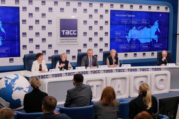 Почти 400 смолян подали заявки на II всероссийскую муниципальную премию «Служение» Почти 400 смолян подали заявки на II всероссийскую муниципальную премию «Служение»