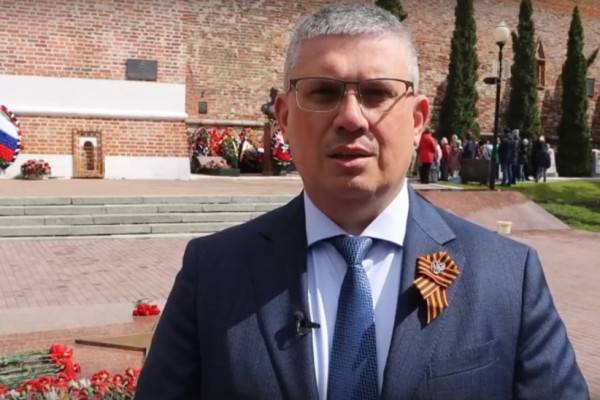 Александр Новиков в видеопоздравлении поздравил жителей Смоленска с Днём Победы