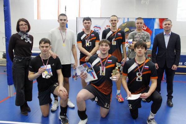 Награждение победителей школьных волейбольных соревнований в Смоленске