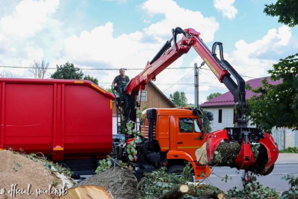 Глава Смоленска Александр Новиков оценил работу новой коммунальной техники 