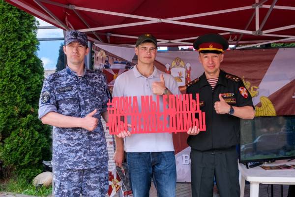 В городе Смоленске прошла ярмарка вакансий, на которой приняли участие сотрудники Росгвардии