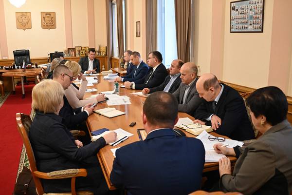 Игорь Ляхов провел совещание по вопросам развития малого и среднего бизнеса и поддержке сельского населения