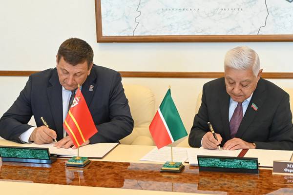 Подписание соглашения о межпарламентском сотрудничестве между Смоленской областью и Татарстаном