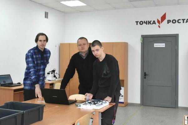 Дети буквально бегут сюда